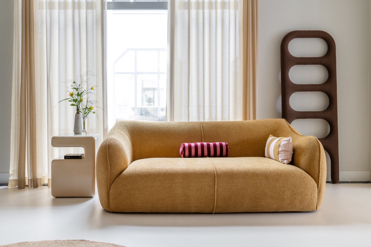 Eettafel met stoelen en accessoires